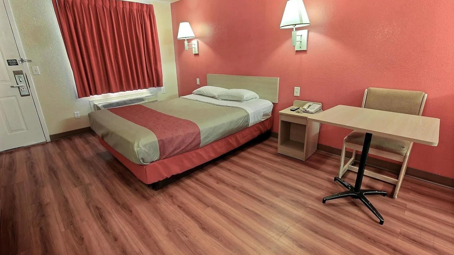 **  Motel 6-Newport News, Va ABD